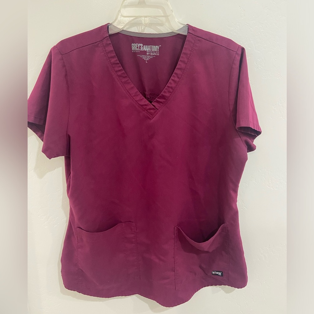 Grey’s Anatomy v-neck short sleeve scrub top